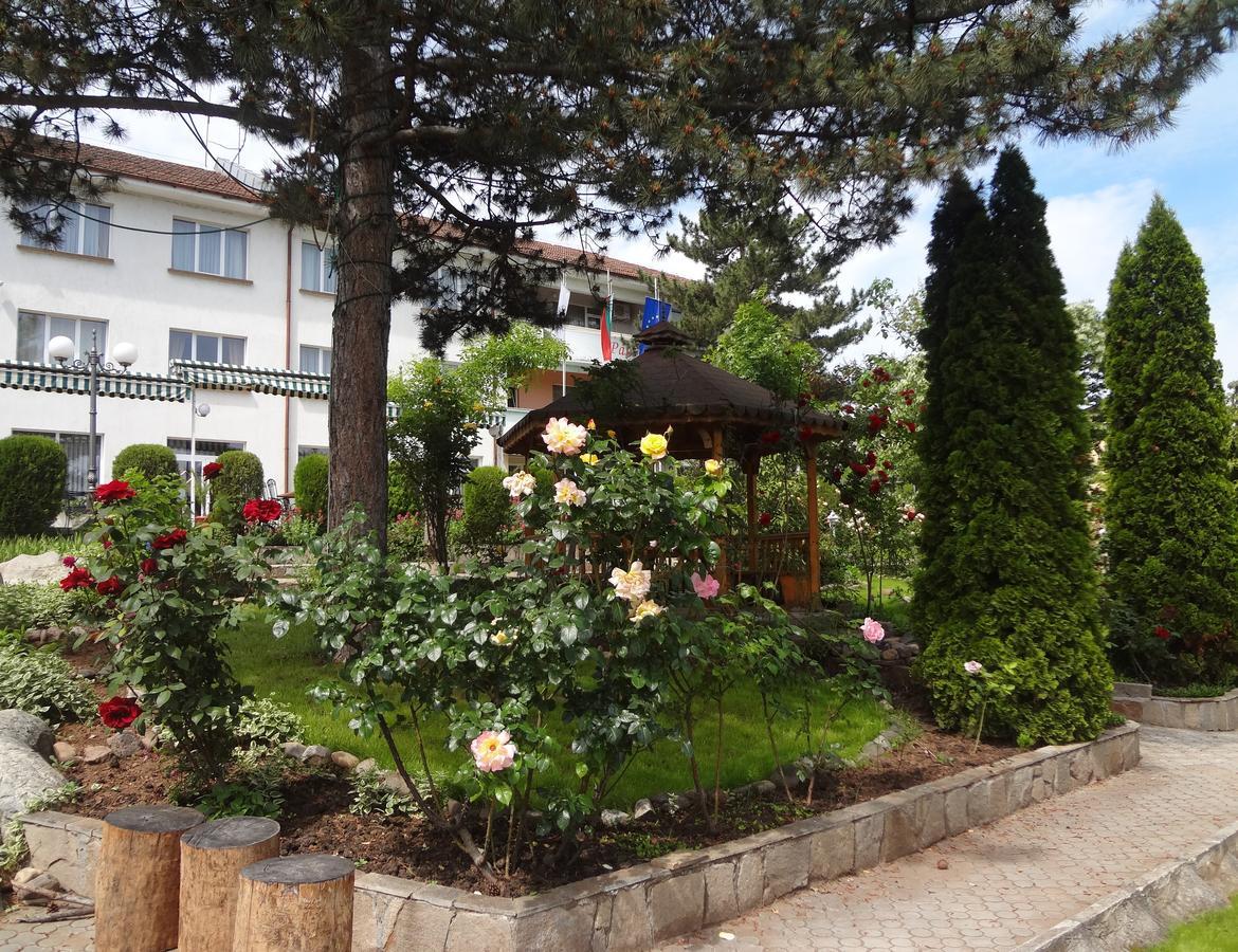 Paradise Hotel Madzharovo Экстерьер фото