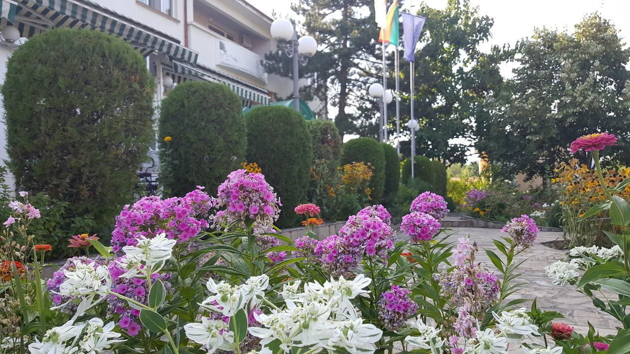 Paradise Hotel Madzharovo Экстерьер фото